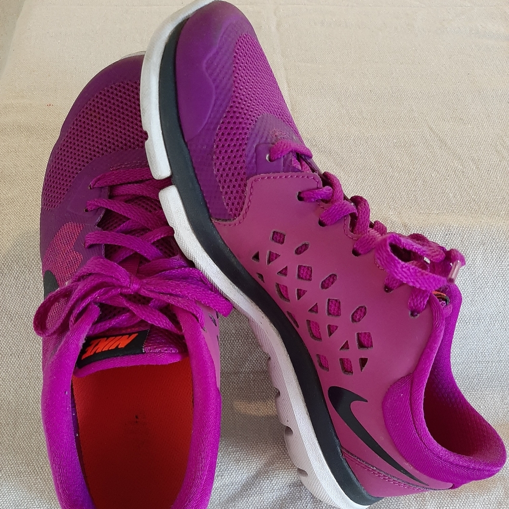 **SALE** Nike Flex Sneakers